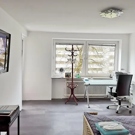 Near Underground Station Apartment *