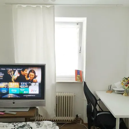 Near Underground Station Apartment *